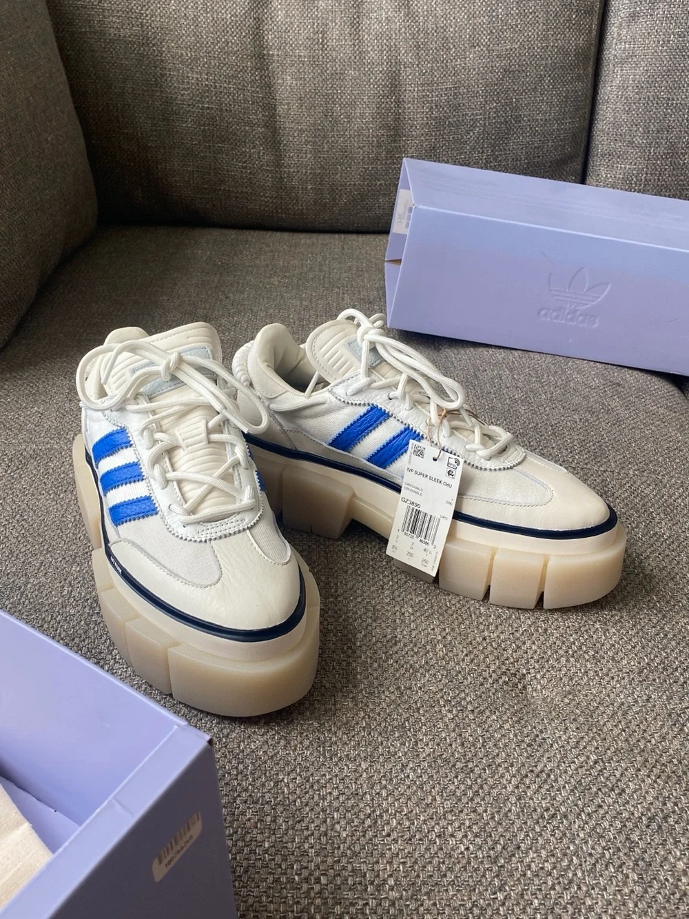 IVY PARK stylish white